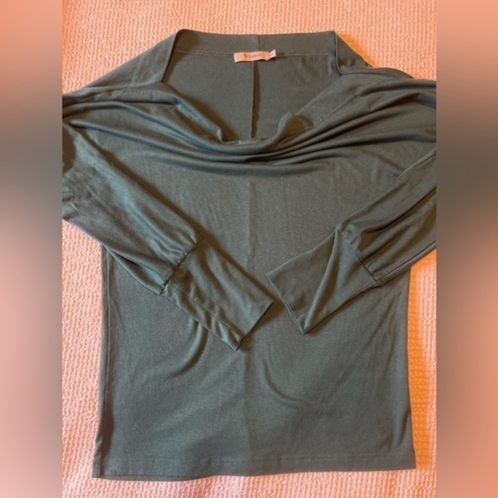 Yidarton women’s size small emerald green long sleeve 5/$20